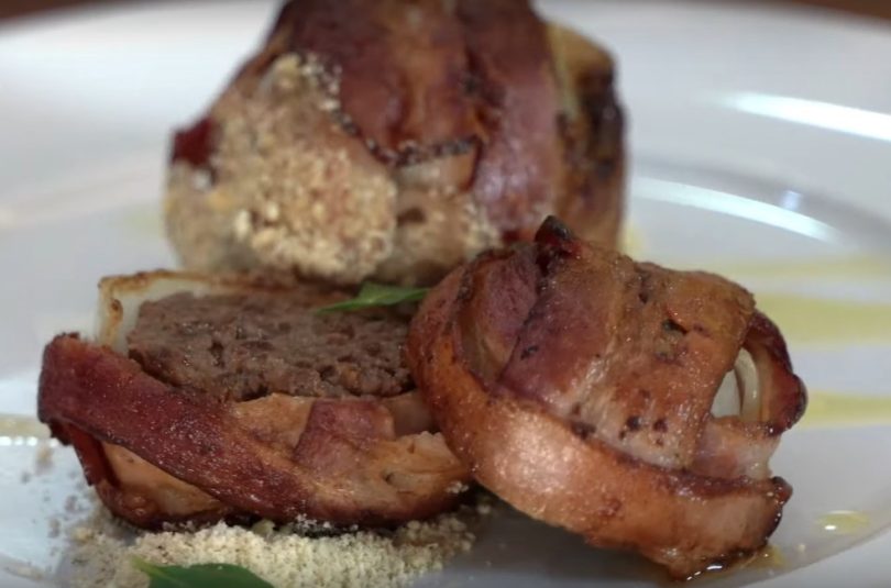 Receita Cebola Recheada de Carne Enrolada no Bacon